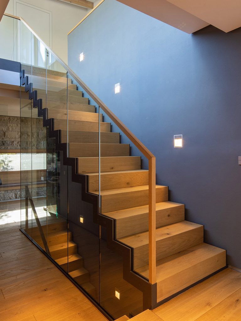 Warme Faltwerktreppe mit Glaswand | Nautilus Treppen